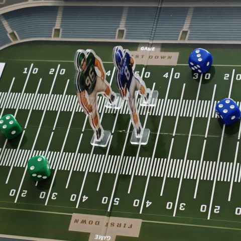 FIRST DOWN dice in American football board game